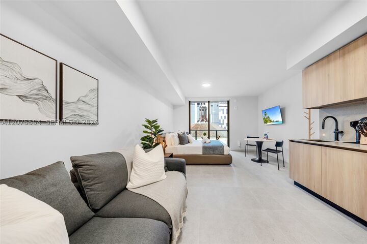 Property Photo: 121 NE 5th St 707 FL 33132