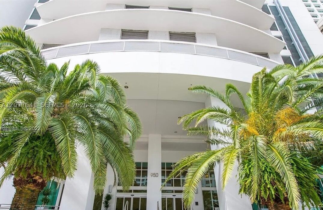 Property Photo: 950 Brickell Bay Dr 902 FL 33131