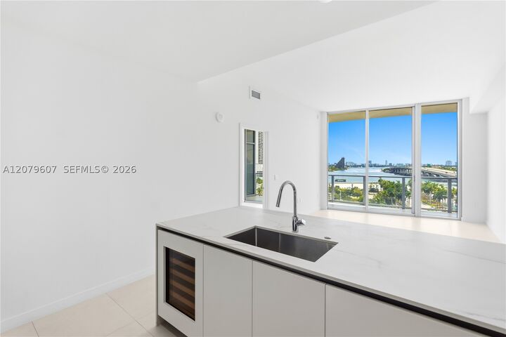 Property Photo: 1400 Biscayne Blvd 804 FL 33132