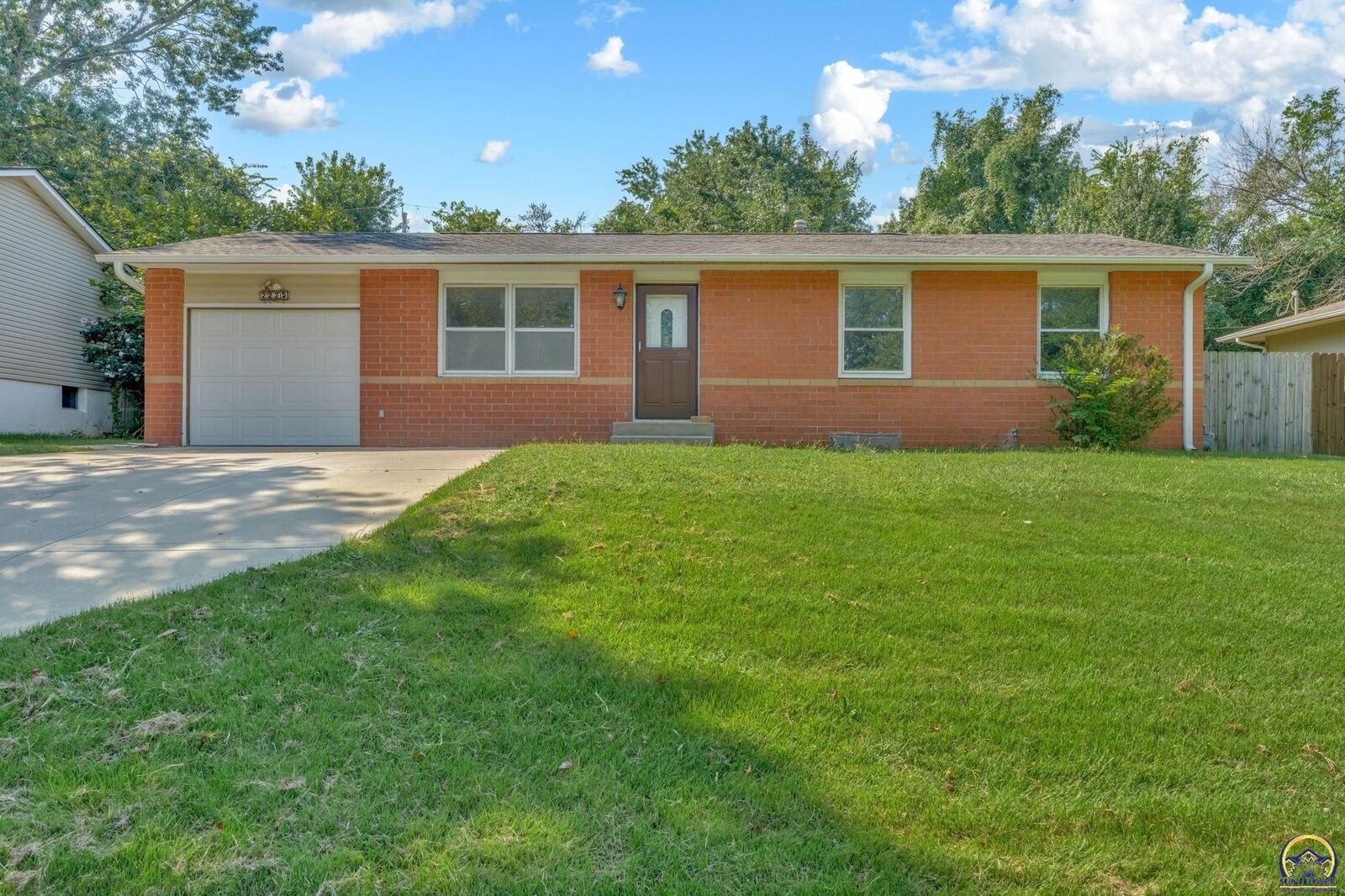 Property Photo:  2225 SE 36th St  KS 66605 