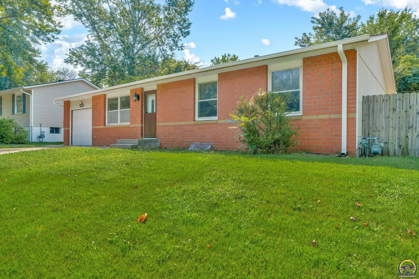 Property Photo: 2225 SE 36th St KS 66605