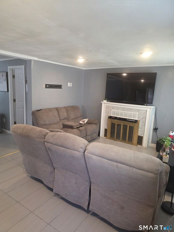 Property Photo:  139 Hickory Street  CT 06360 