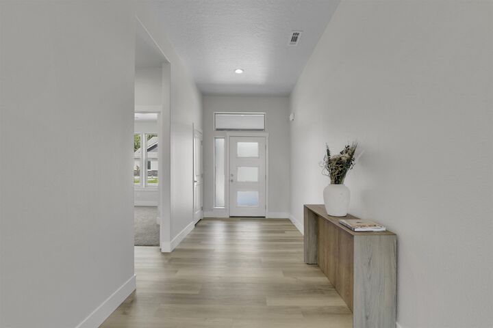 Property Photo: 1109 - 30 N Country Club Dr 30 WA 99006