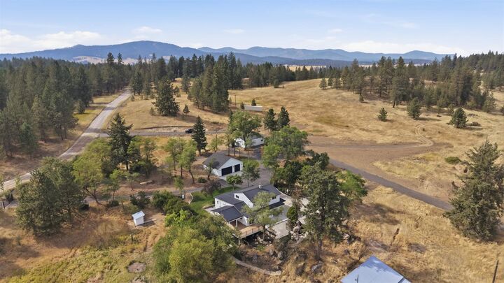 Property Photo: 5399 S Wallbridge Rd WA 99006