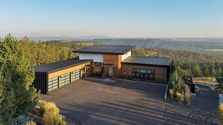 Property Photo: 4813 W Hayden Ln WA 99208