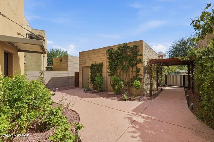 Property Photo:  662 S Mordasini Place  AZ 85701 
