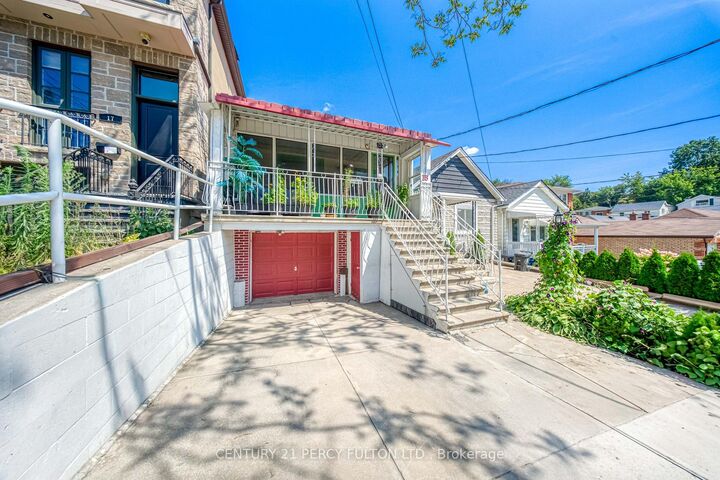 Photo de la propriété:  15 Haverson Boulevard  ON M6M 3J5 