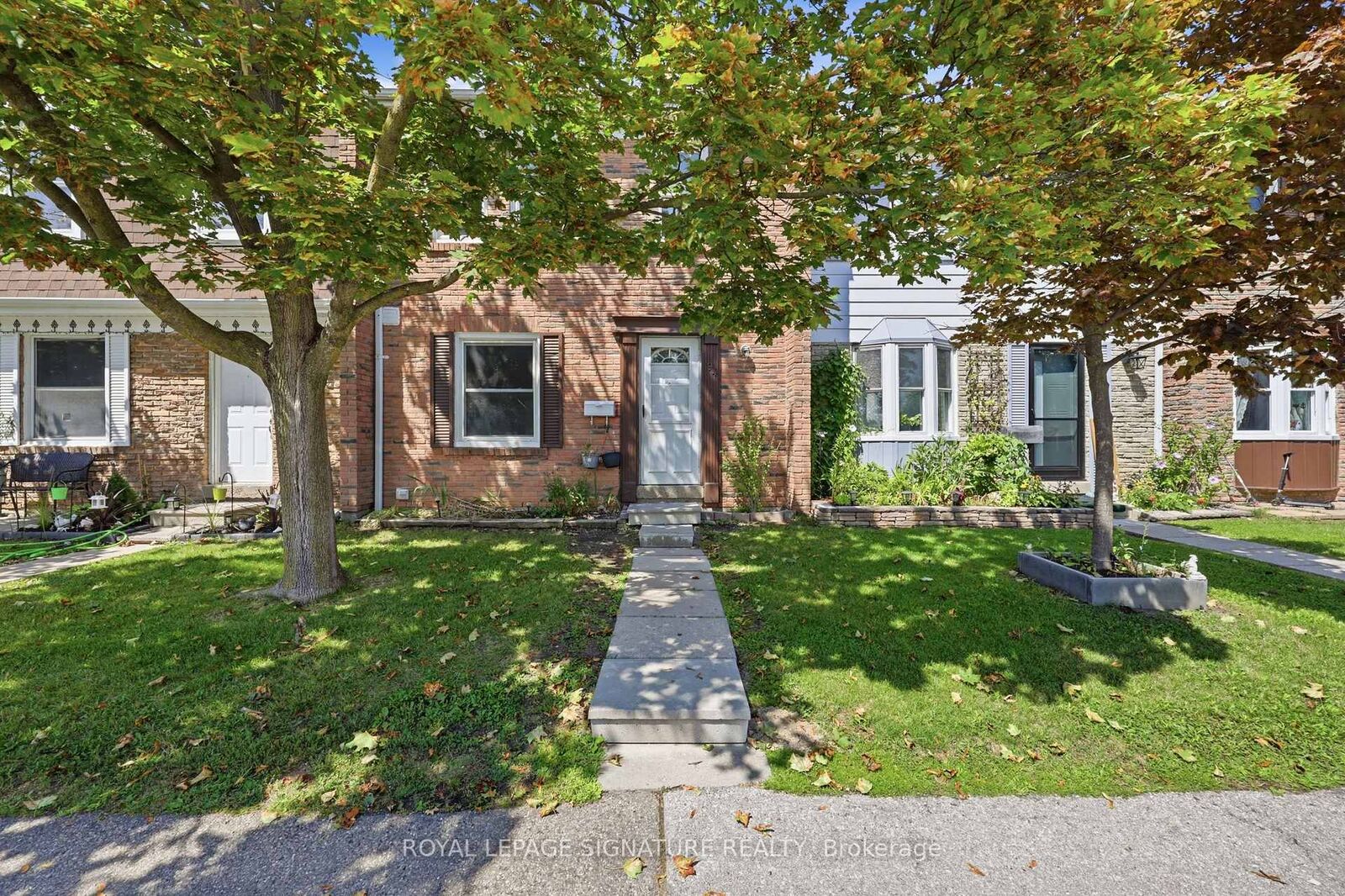 Property Photo:  1020 Central Park Drive 94  ON L6S 3J5 