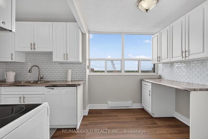 Property Photo:  3 Lisa Street 1109  ON L6T 4A2 