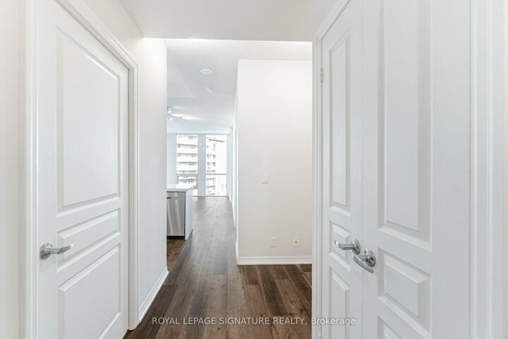 Property Photo: 3939 Duke Of York Boulevard 3106 ON L5B 4N2