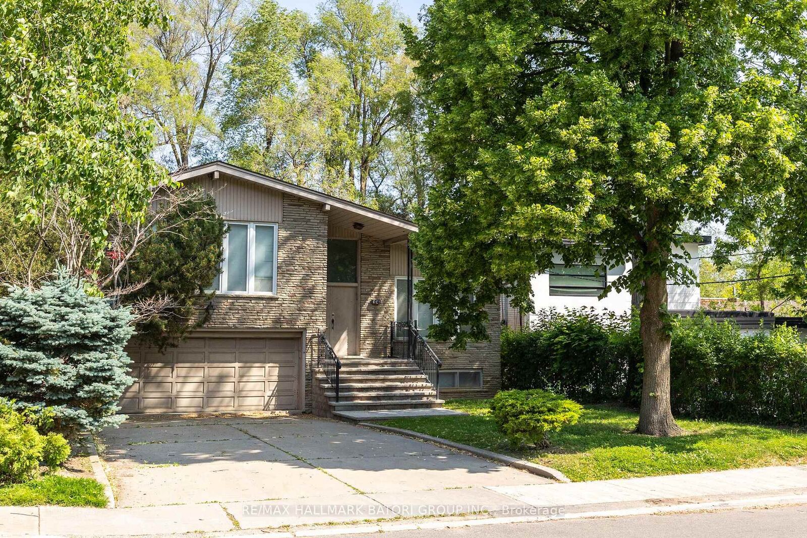 Property Photo: 64 Prue Avenue ON M6B 1R5