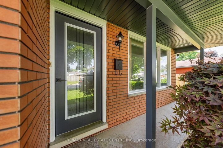 Property Photo: 120 Arrowhead Crescent ON N2P 1B9