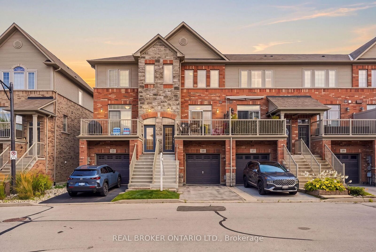Property Photo:  541 Winston Road 15  ON L3M 0C5 