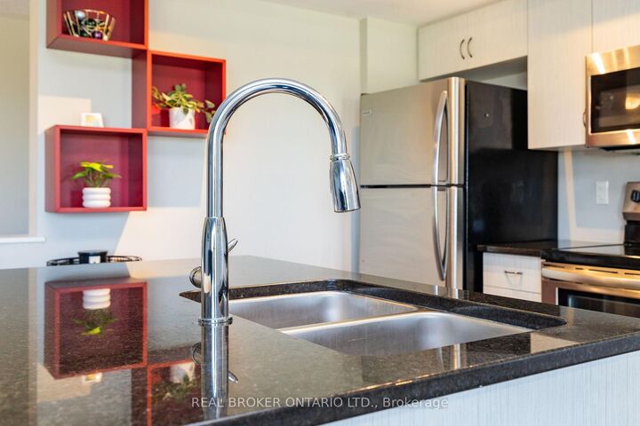 Property Photo: 1213 Chapman Mills Drive 2 ON K2J 6R5