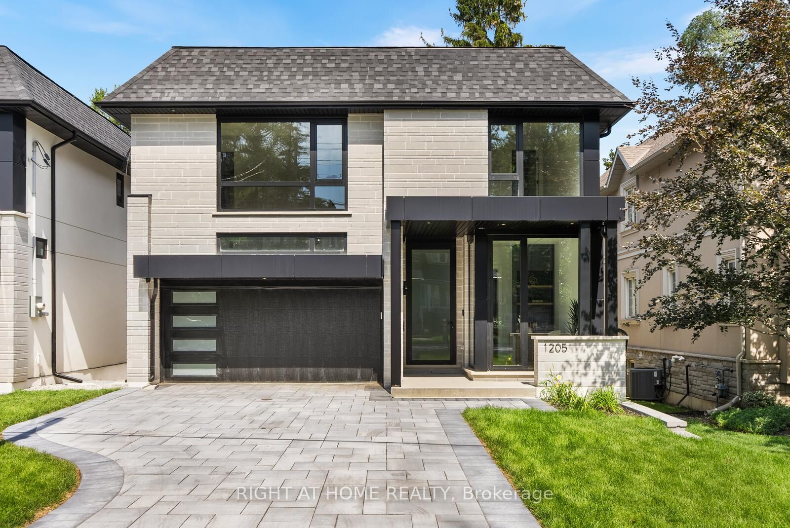 Photo de la propriété: 1205 Canterbury Road ON L5G 4A4