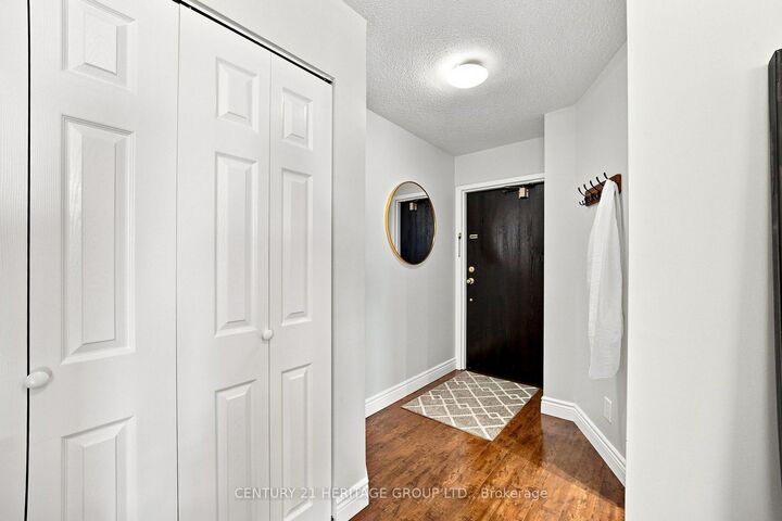 Property Photo: 200 Robert Speck Parkway Ph1 ON L4Z 1S3