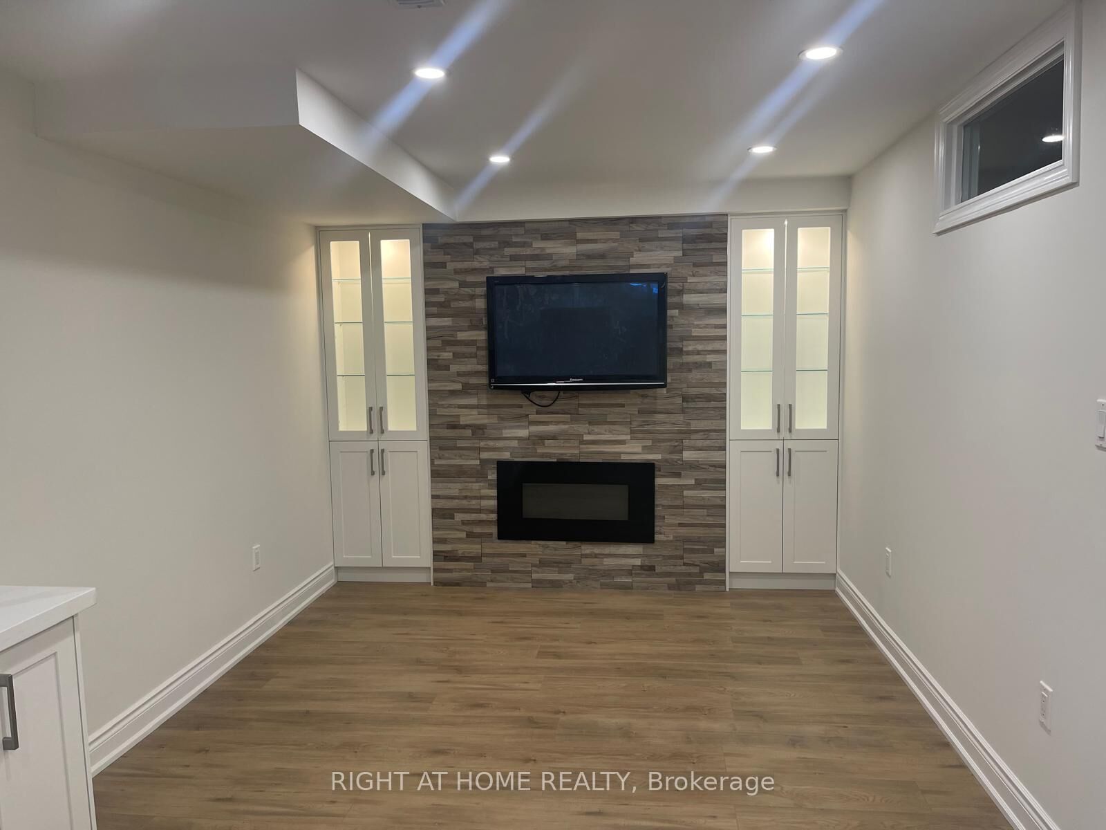 Property Photo:  49 Masters Street Bsmt  ON L3B 0N4 