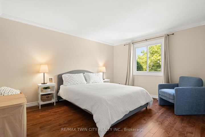 Property Photo: 21 Golden Meadow Crescent ON N2N 2L7