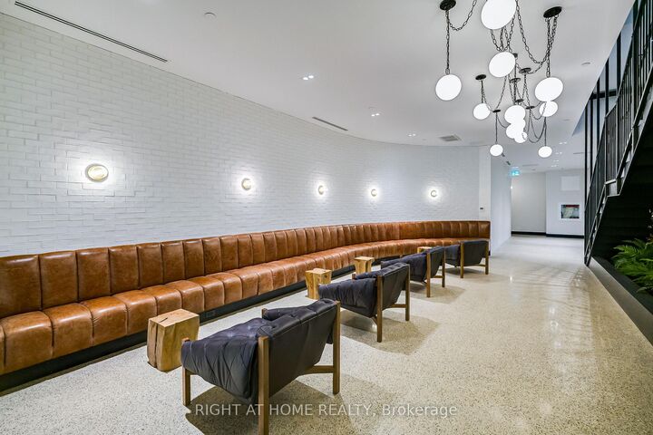 Property Photo:  2946 Dundas Street W 408  ON M6P 1Y8 