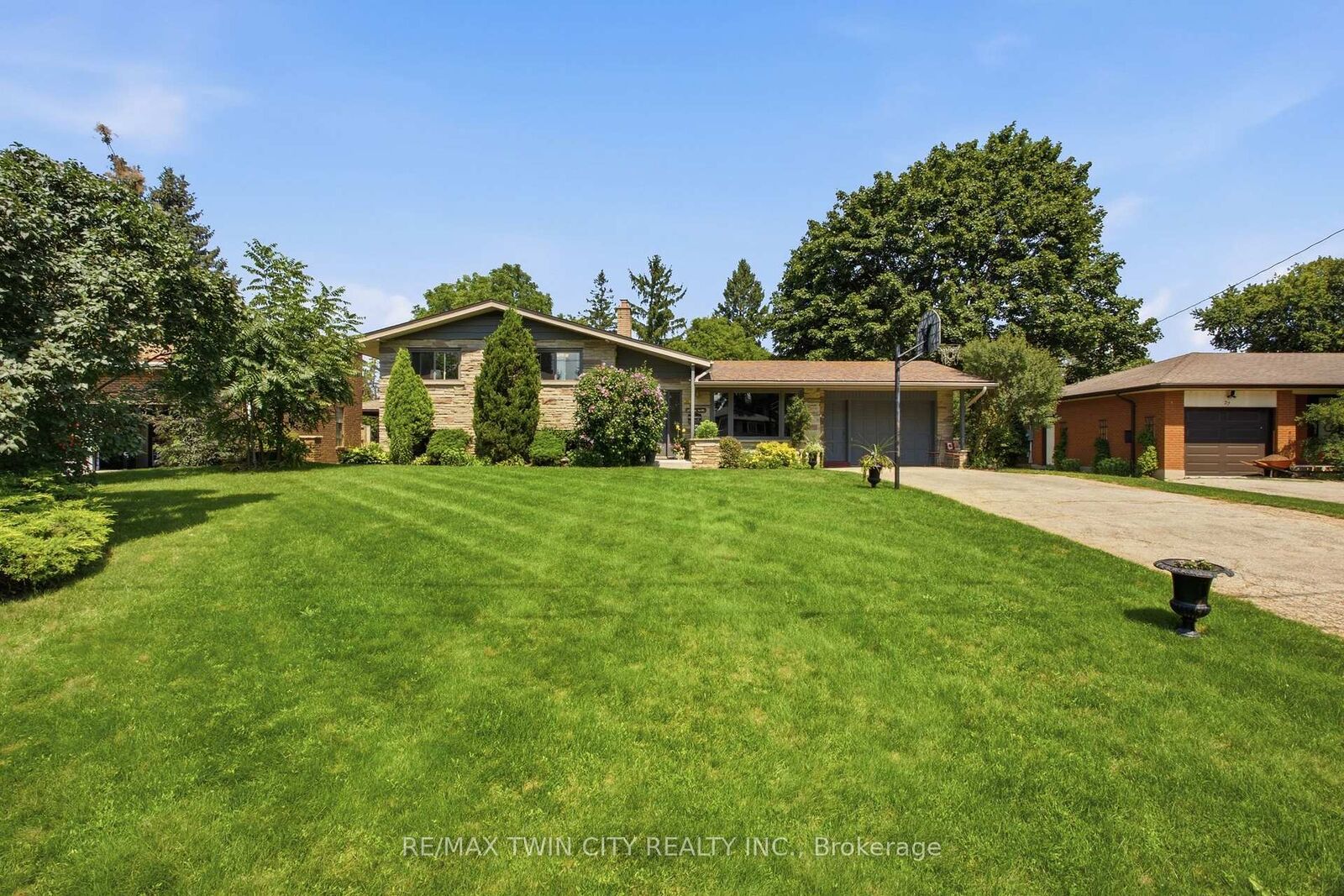 Property Photo: 28 Alice Crescent ON N0B 0B2