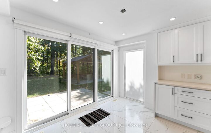Property Photo: 1670 Caverly Court ON L5L 3L7