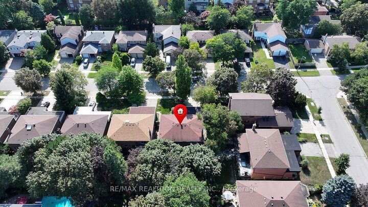 Property Photo:  77 Mossgrove Trail  ON M2L 2W2 