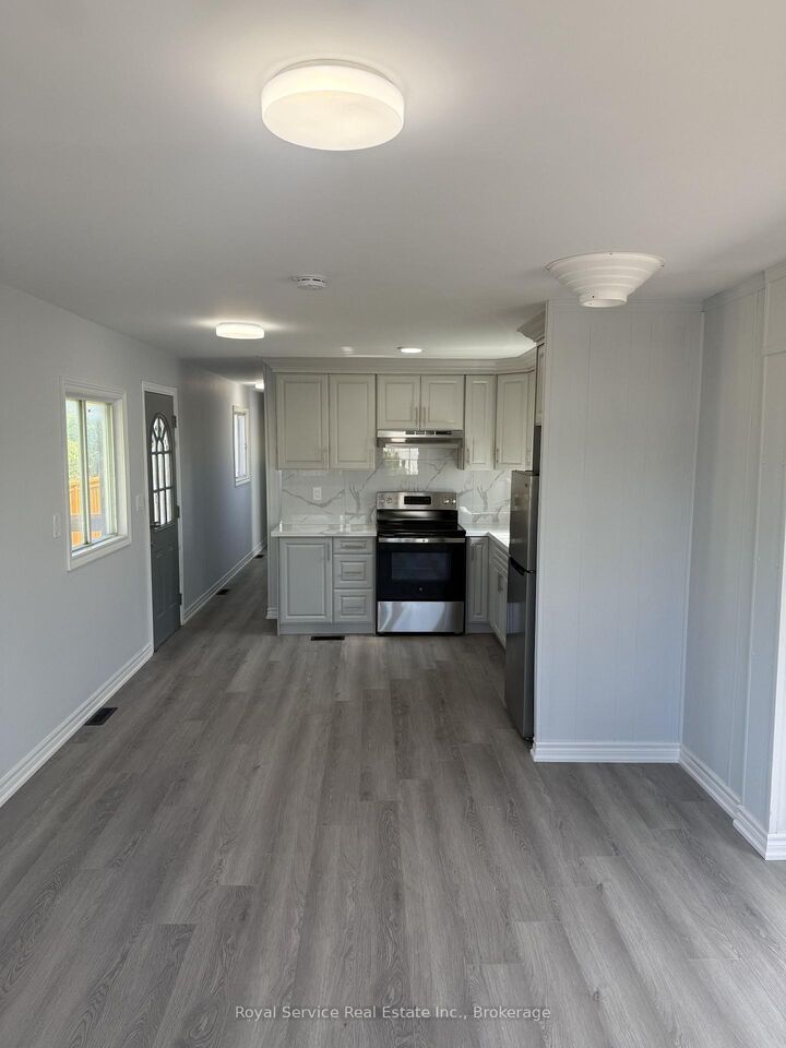 Property Photo:  1037 Arthur Street 22  ON L1B 1K6 