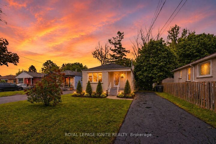 Property Photo:  89 Darlingside Drive  ON M1E 3P2 