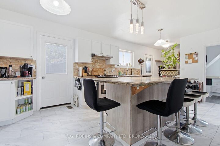 Property Photo:  54 Clifford Avenue  ON L3C 2G1 