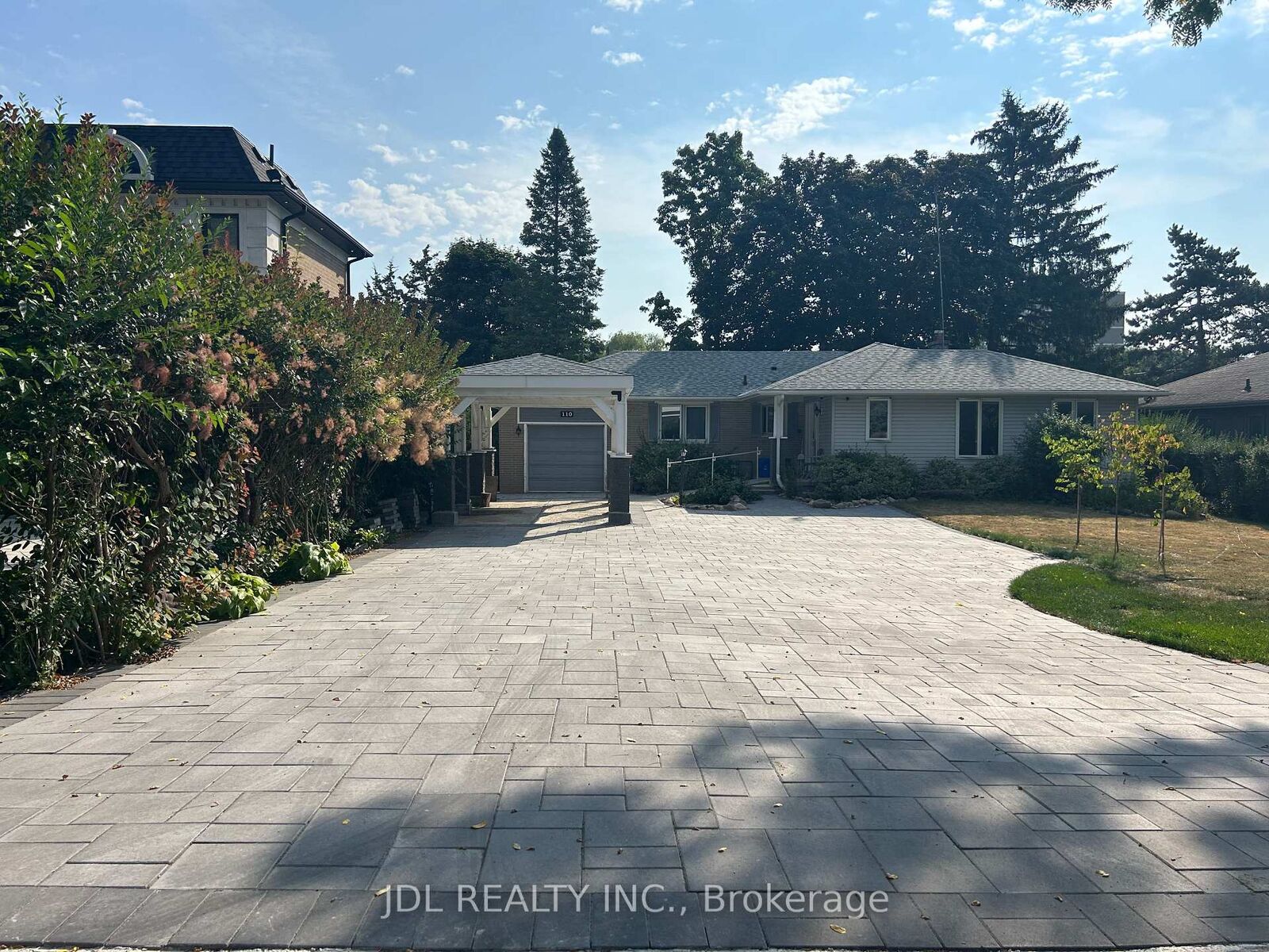 Property Photo:  110 Robinson St Street 1+1 Main Floor  ON L3P 1P1 