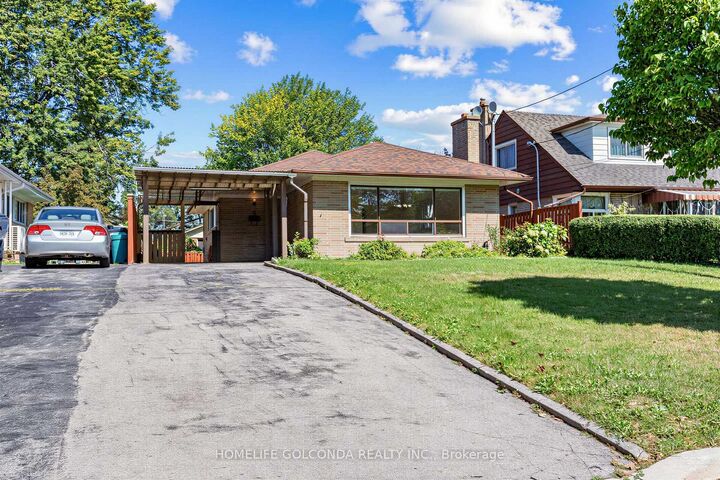 9 Moorecroft Crescent — photo 1