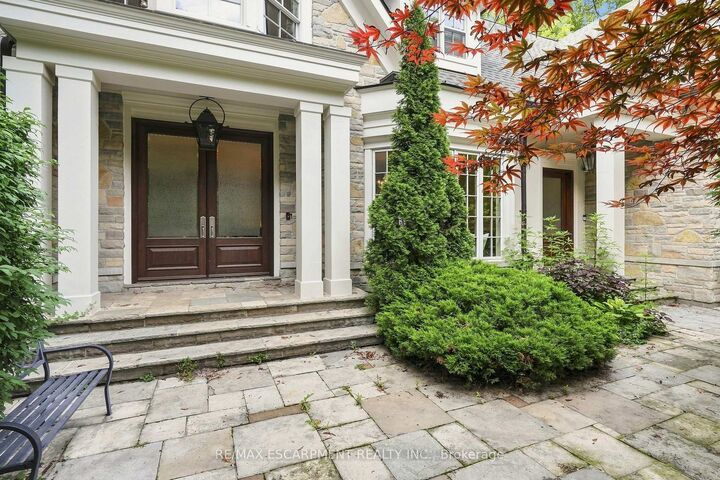 Property Photo: 2025 &Amp 2035 Heartwood Court ON L5C 4P7