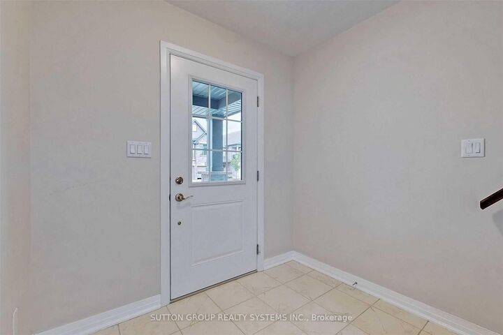 Property Photo: 170 South Creek Drive 81 ON N2P 0J5