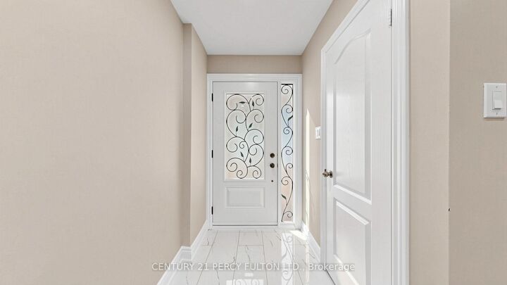 Property Photo: 70 Knightsbridge Way 33 ON L3P 3W5