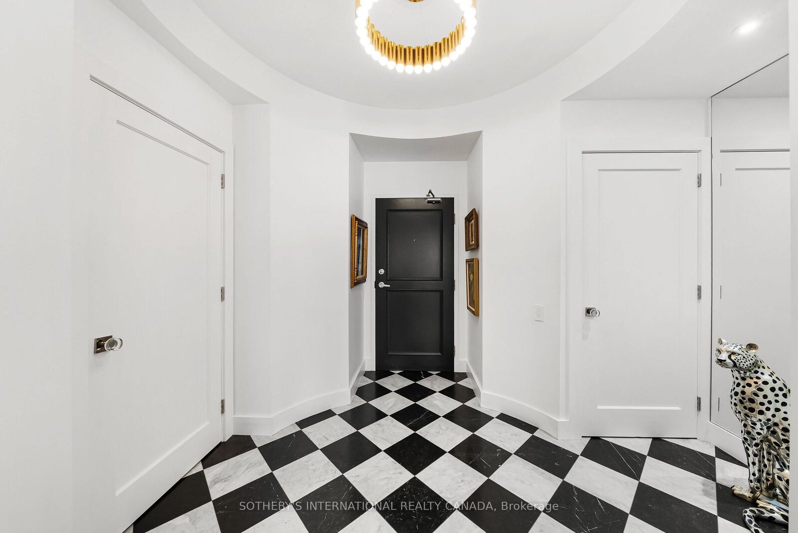 Property Photo: 20 Scrivener Square 716 ON M4W 3X9