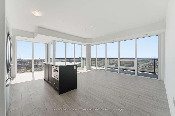 Property Photo: 1035 Southdown Road 1709 ON L5J 0A2