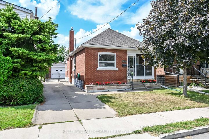 Property Photo:  197 Fairfield Avenue  ON L9H 5H3 
