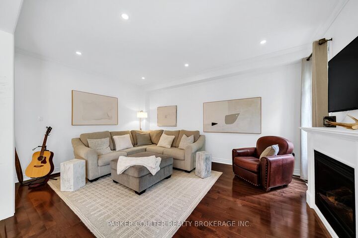 Property Photo: 53 Tudor Crescent ON L4M 0A8