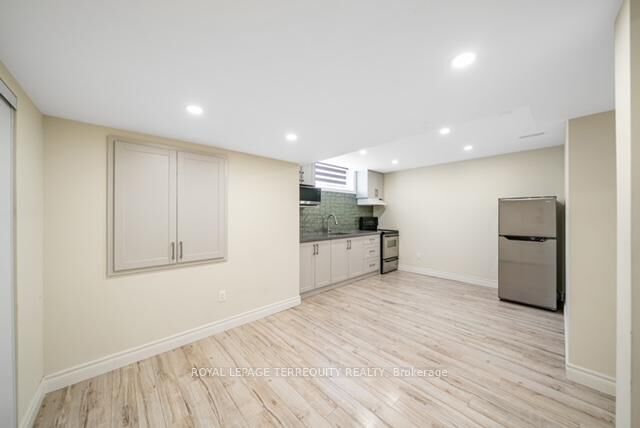 Property Photo: 1 Devineridge Avenue ON L1Z 0T3