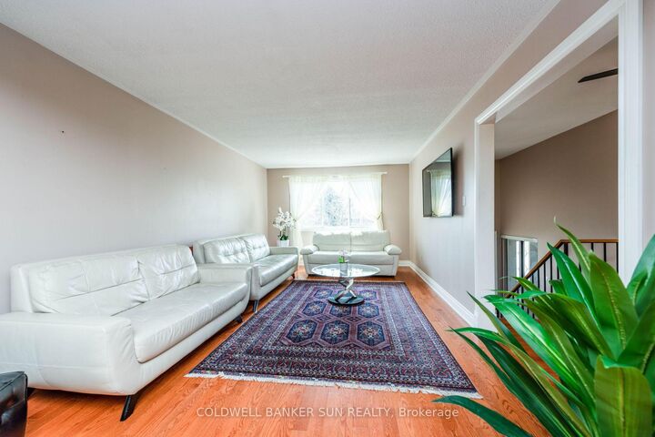 Property Photo: 2483 Yarmouth Crescent ON L6L 2M9