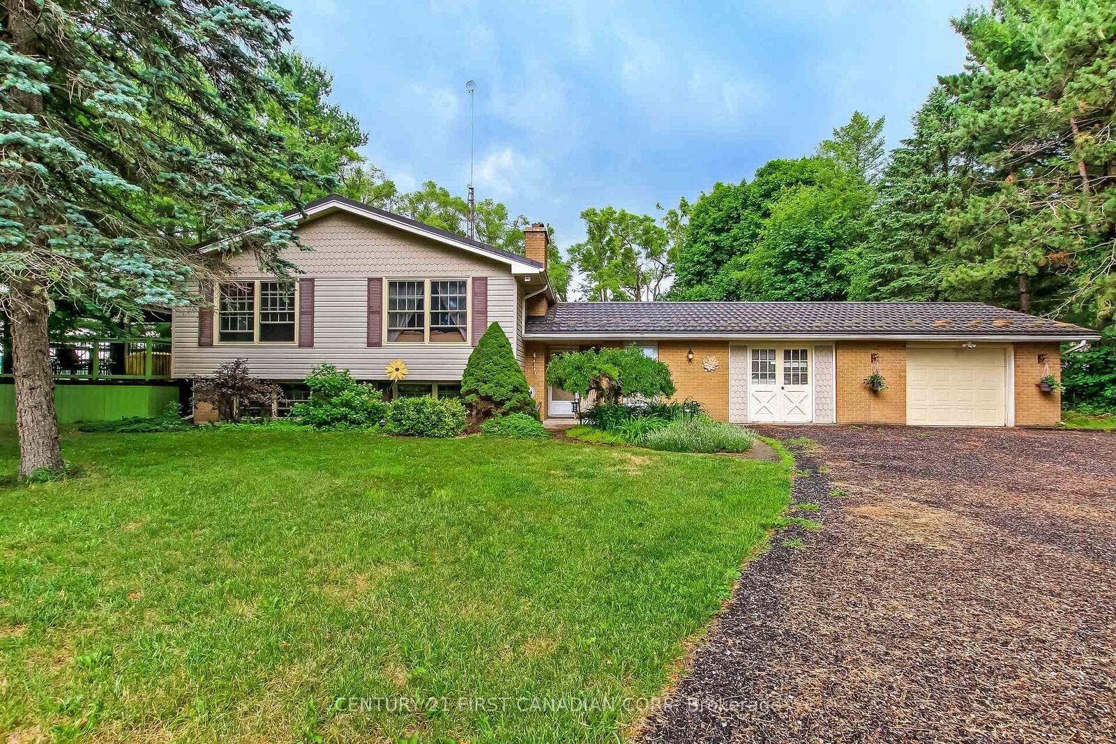 Property Photo: 6892 Century Drive ON N6B 3N1