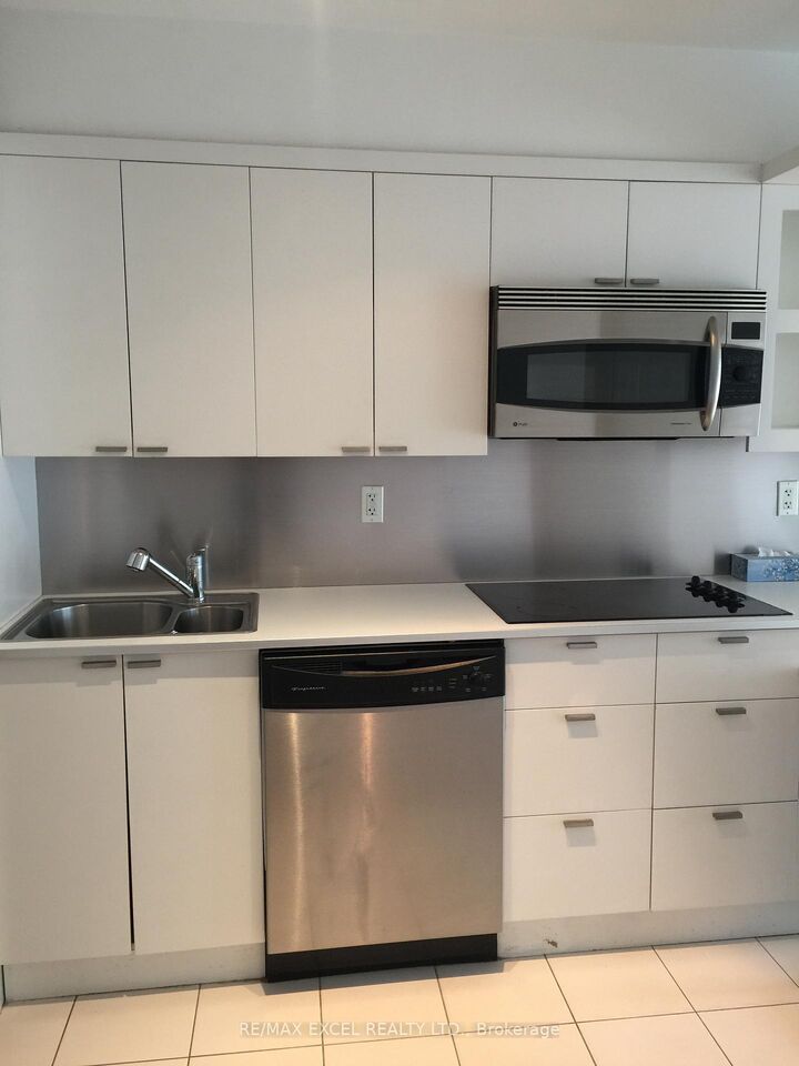 Property Photo:  111 Elizabeth Street 929  ON M5G 1P7 