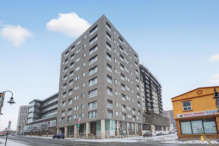 Property Photo:  44 Bond Street W 518  ON L1G 6R2 