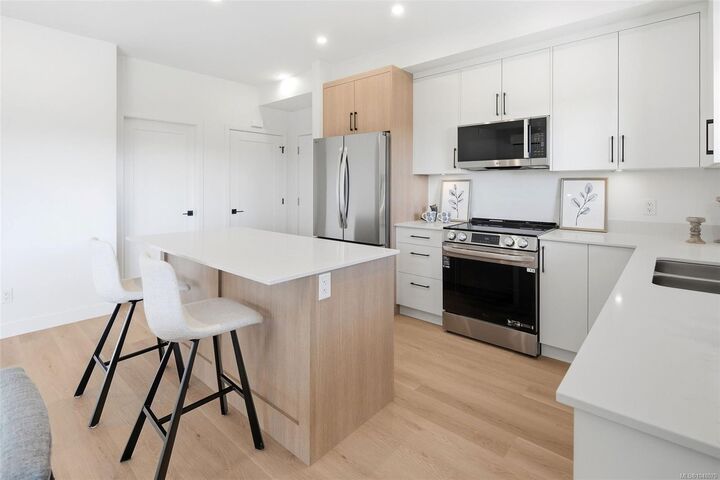Property Photo: 7043 Central Saanich Rd #201 BC V8M 1Y3