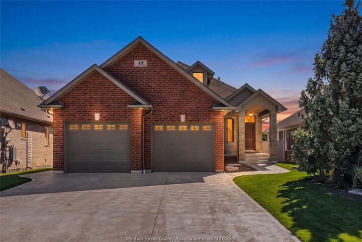 Property Photo:  49 Montego Bay Crescent  ON N9Y 4E7 