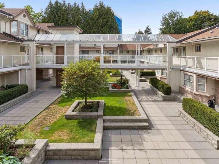 Property Photo:  5575 Patterson Avenue 21  BC V5H 2M6 