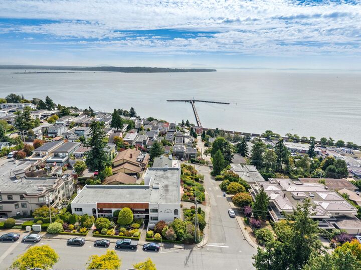 Property Photo:  15070 Prospect Avenue 204  BC V4B 2B7 