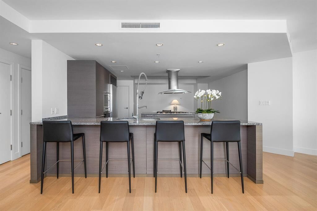 Property Photo:  1111 Alberni Street 3X01  BC V6E 4V2 