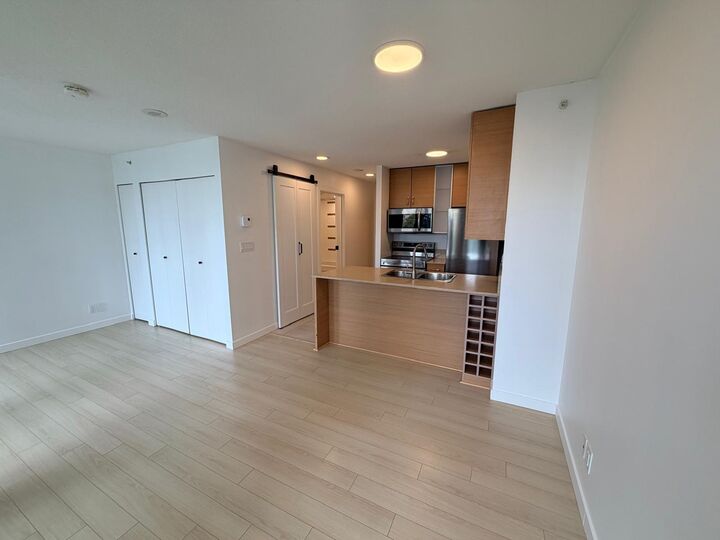 Property Photo: 909 Mainland Street 908 BC V6B 1S3