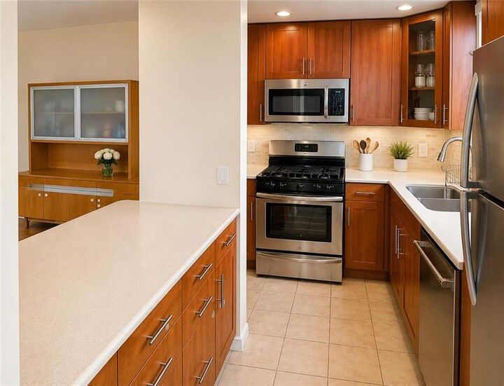 Property Photo:  155 Oceana Drive East 2G  NY 11235 